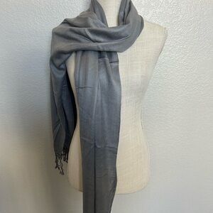 Source Unknown Light Gray Scarf